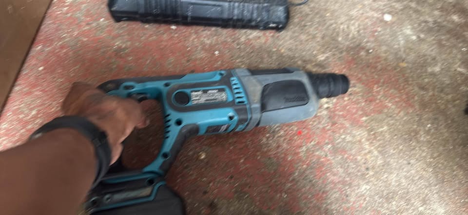 Makita rotary hammer - photo 4