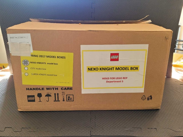 LEGO NEXO KNIGHTS 70348, 70350 & 70362 Store Display NEW