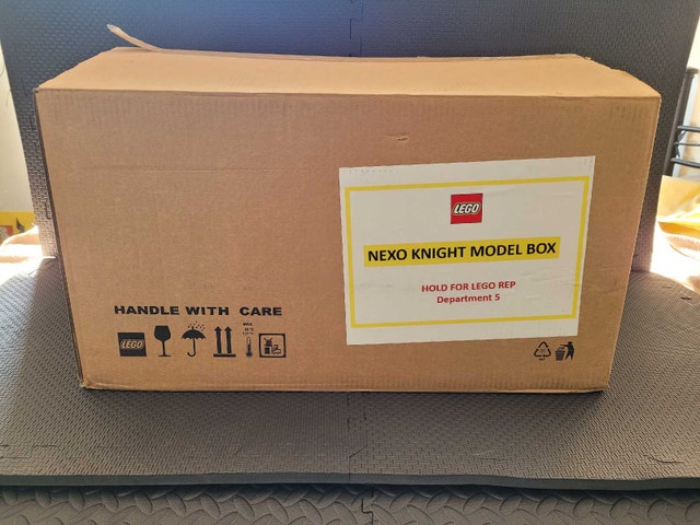 LEGO NEXO KNIGHTS 70348, 70350 & 70362 Store Display NEW - photo 3