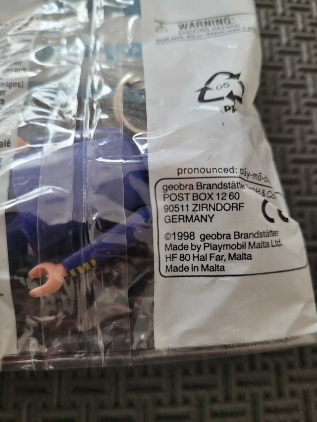 Vintage Playmobil Pilot Figure Keychain, New & Factory Sealed - photo 4