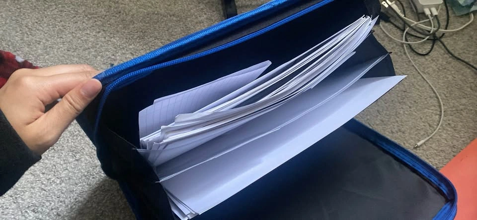 Highschool binder for papers and schoolwork - photo 2