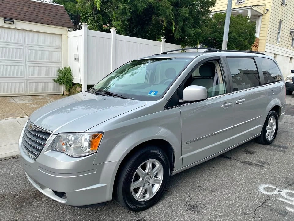 2010 Chrysler Town & Country Touring Minivan 4D
