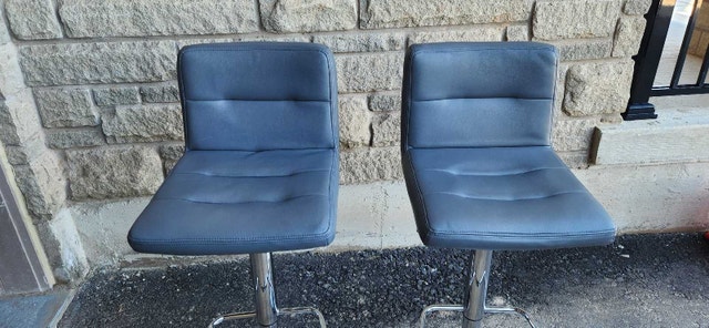 Bar stools (set of two) - grey like new! - photo 2