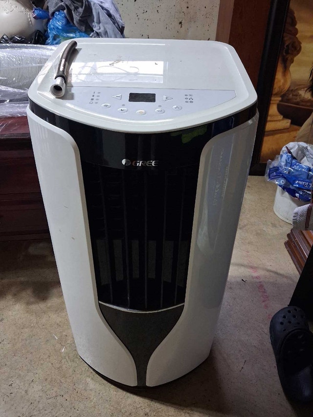GREE 12,000 BTU portable air conditioner