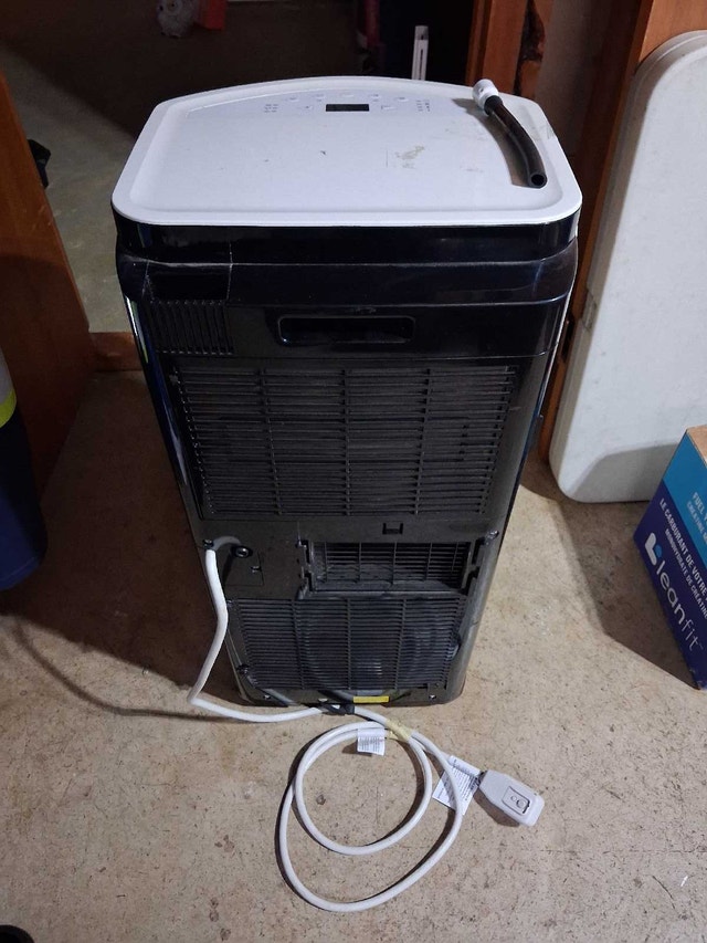 GREE 12,000 BTU portable air conditioner - photo 2
