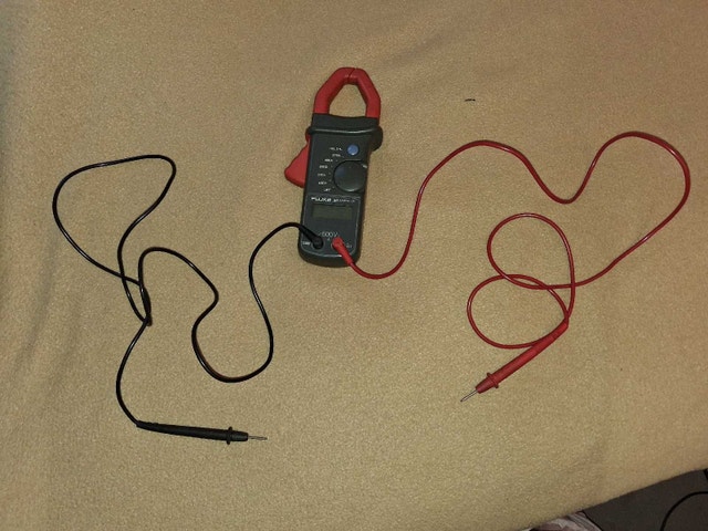 FLUKE 30 Clamp Meter - photo 2