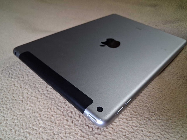 Apple iPad 5th gen Wi-Fi + LTE (cellular) - photo 4