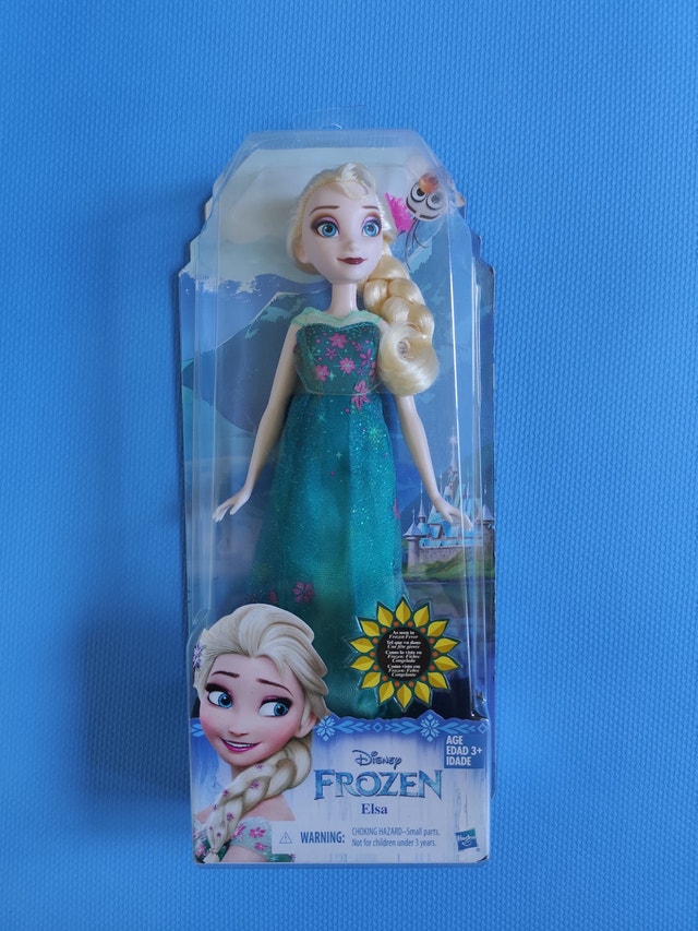 BNIB Disney Frozen Elsa Doll