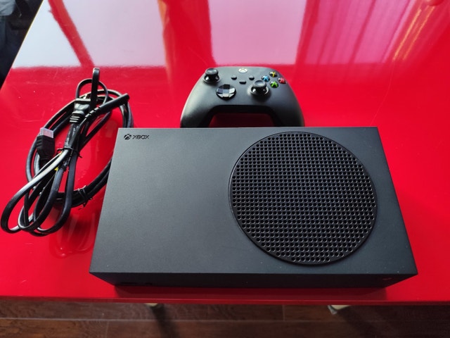 Xbox Series S 1TB w/games