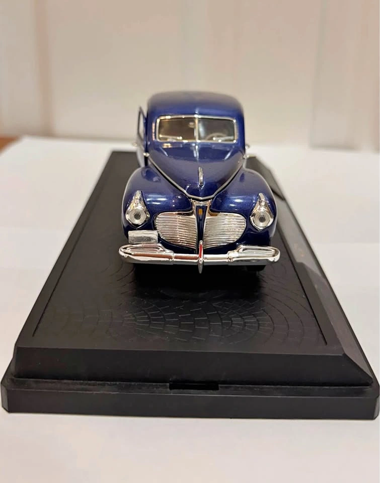 1/32 Scale Diecast Signature Models 1941 Plymouth Purple D0420 L