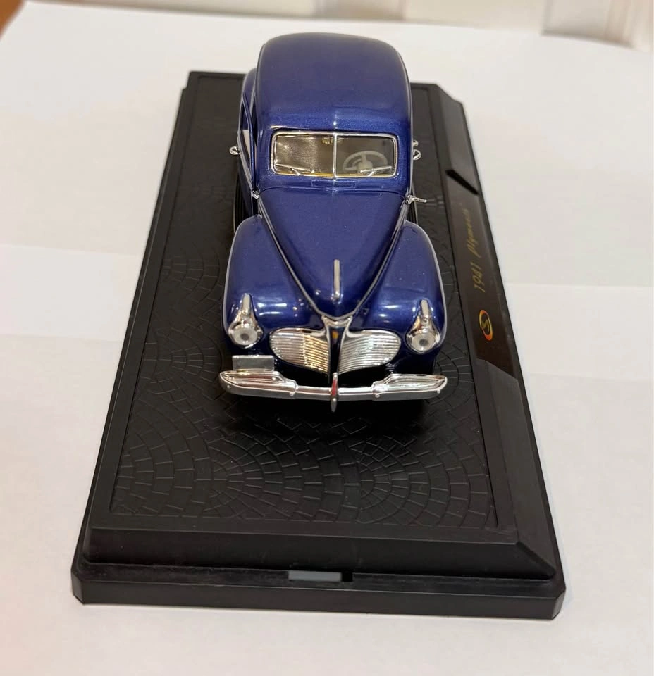 1/32 Scale Diecast Signature Models 1941 Plymouth Purple D0420 L - photo 2