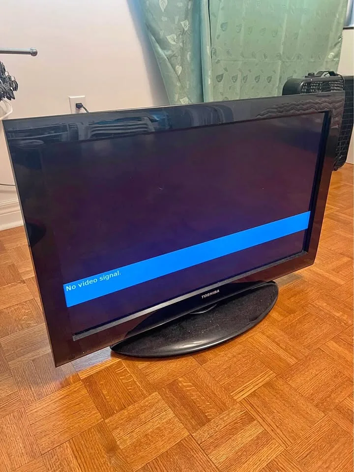 Toshiba 32C120U 32" 720p HD LCD Television thumbnail