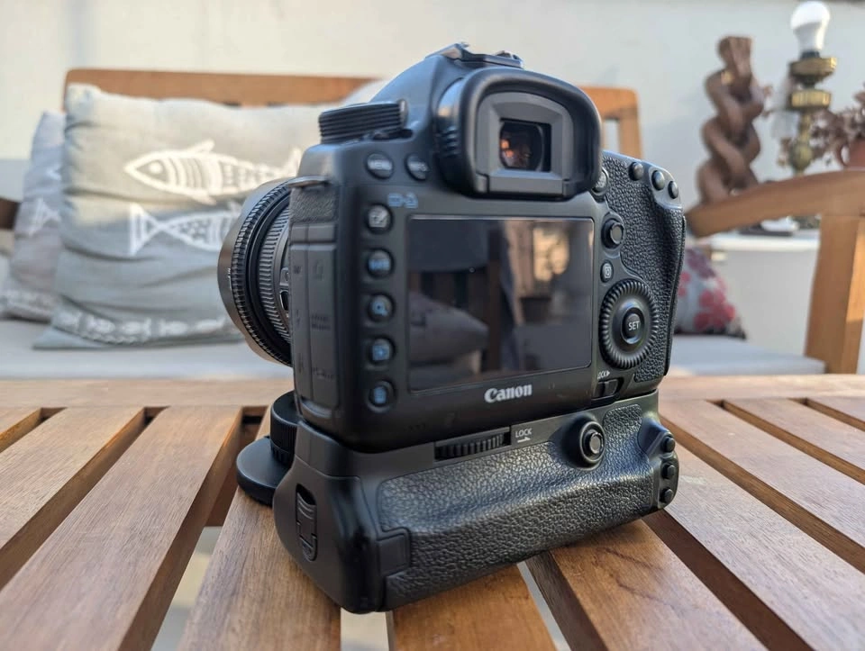 Canon 5D Mark III + 50mm 1.4 + 14mm 2.8 + Flash - photo 3