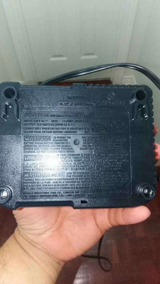 DEWALT DCB115 12V/20V MAX Lithium Ion Battery Charger - photo 2