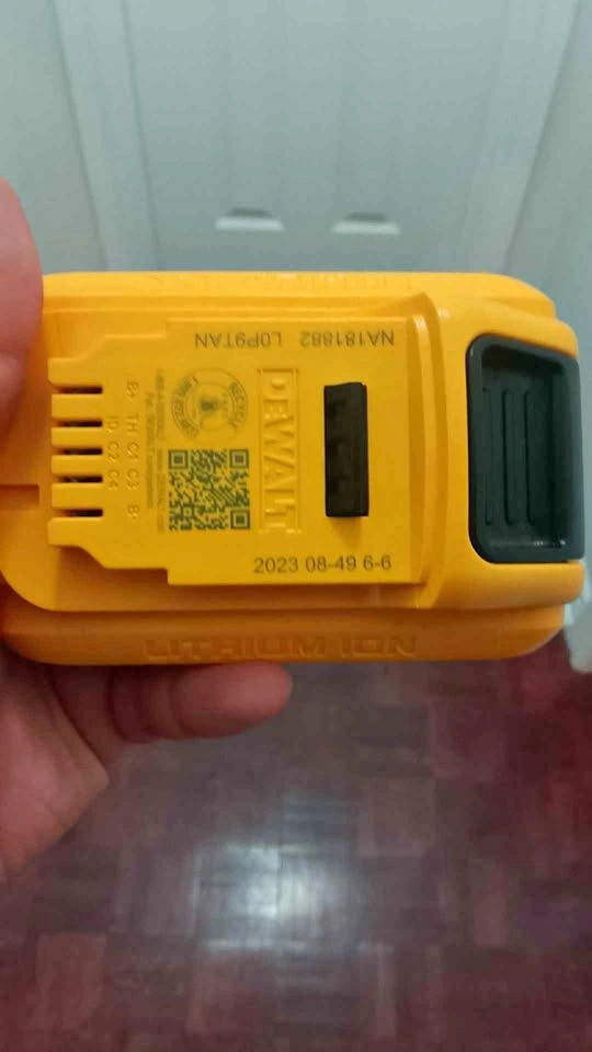 DEWALT 20V MAX 4Ah Lithium Ion Battery DCB240 Genuine