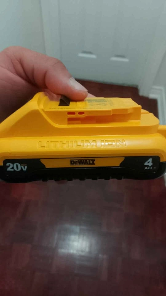 DEWALT 20V MAX 4Ah Lithium Ion Battery DCB240 Genuine - photo 2