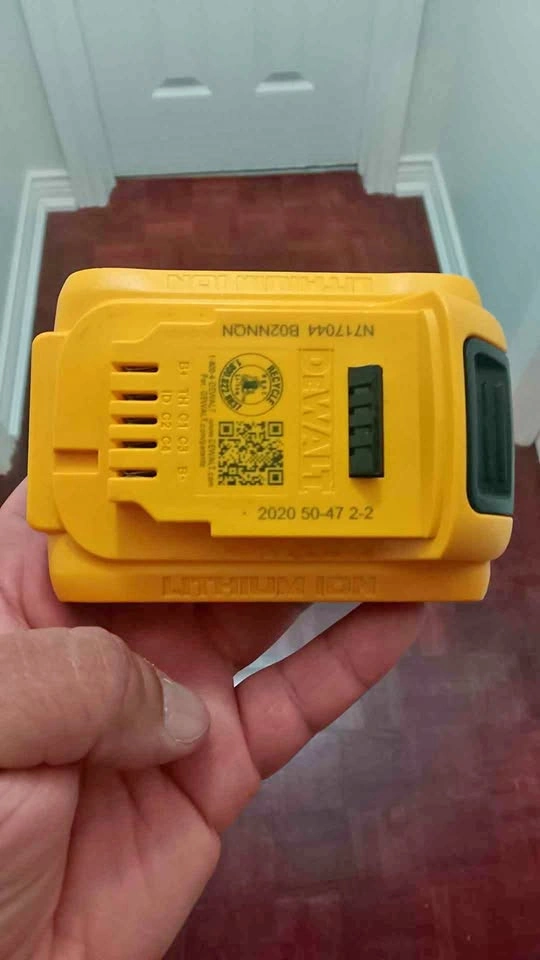 DeWalt 20V Max 2.0Ah Lithium Ion Battery DCB203 Genuine
