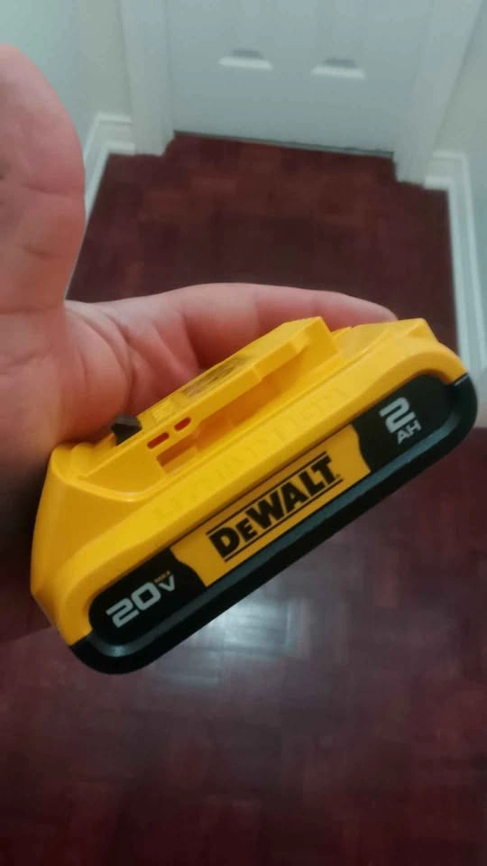 DeWalt 20V Max 2.0Ah Lithium Ion Battery DCB203 Genuine - photo 2