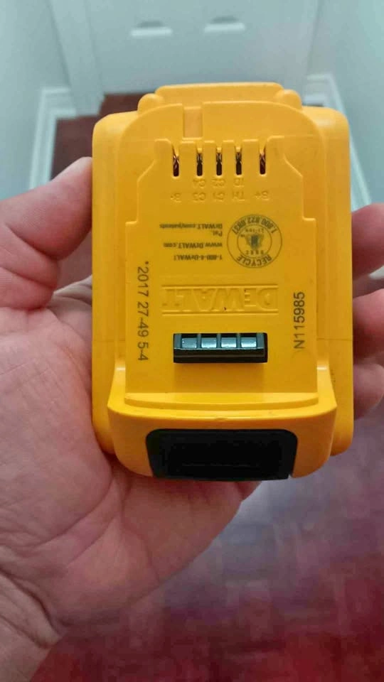 DEWALT 20V MAX XR Lithium Ion Battery DCB203 Genuine