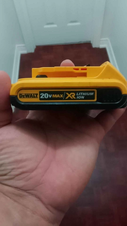 DEWALT 20V MAX XR Lithium Ion Battery DCB203 Genuine - photo 2