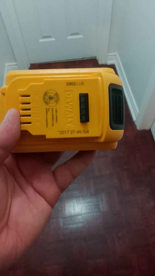 DEWALT 20V MAX XR Lithium Ion Battery DCB203 Genuine - photo 4