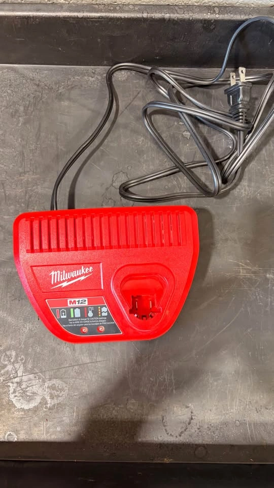 Milwaukee M12 Drill/Driver and Impact Driver Combo Kit - photo 3