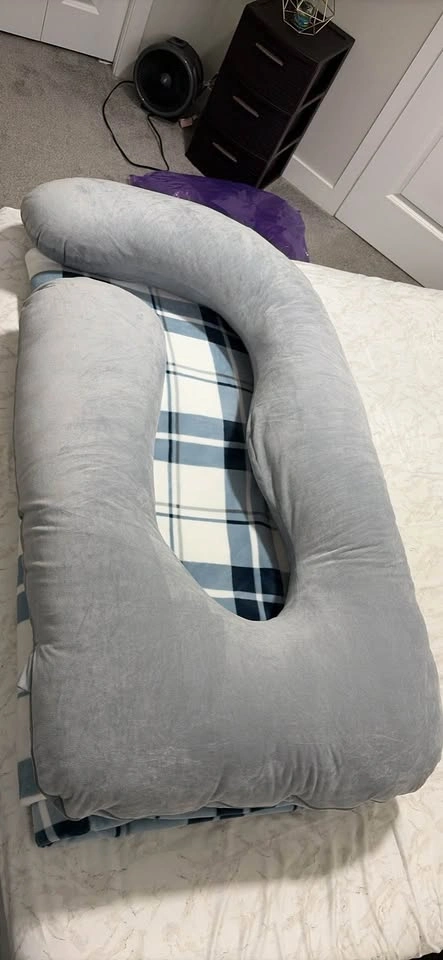 Momcozy Pregnancy Pillow - photo 3