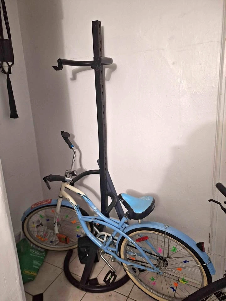 Freestanding bike stand