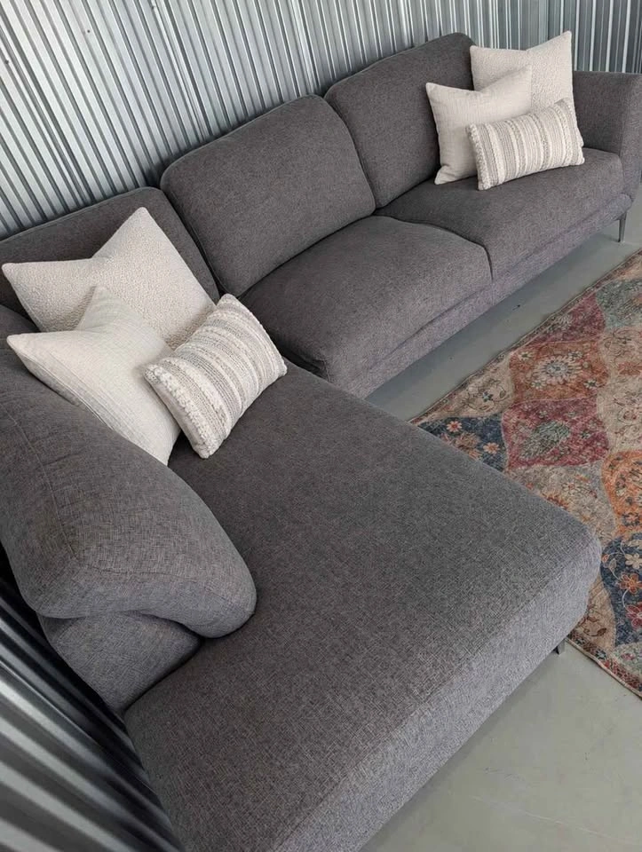 Urban barn sectional. Delivery available!! - photo 2