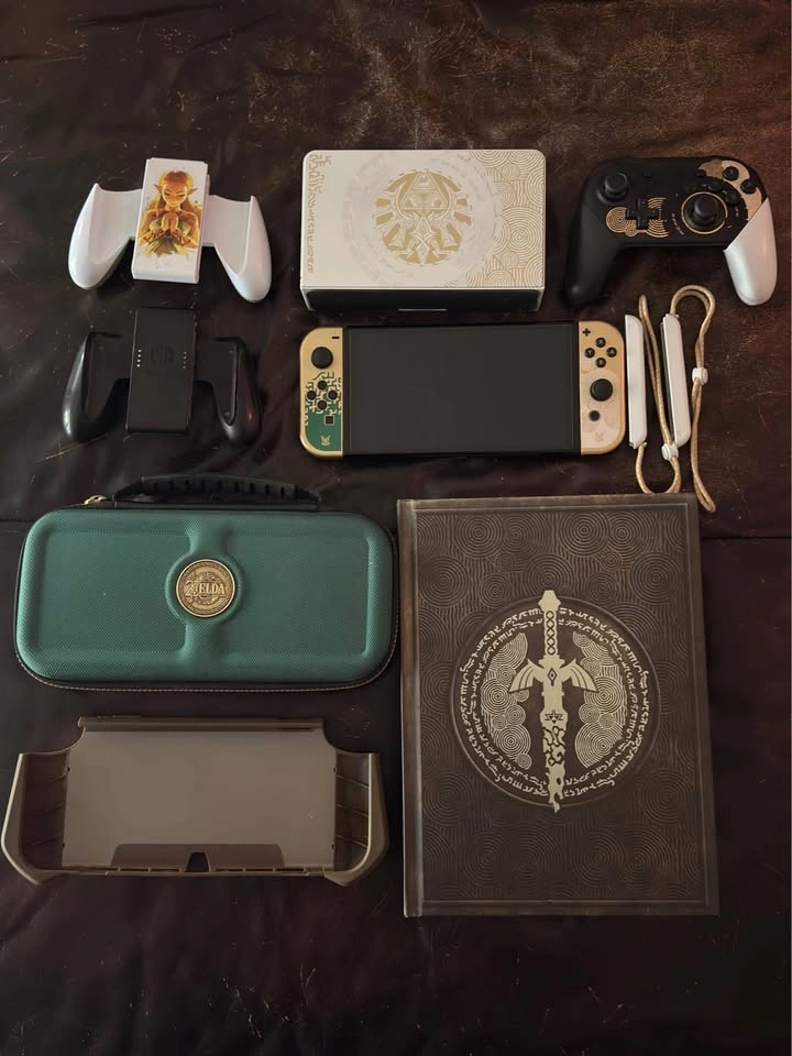 Zelda Switch Bundle - OLED - photo 2