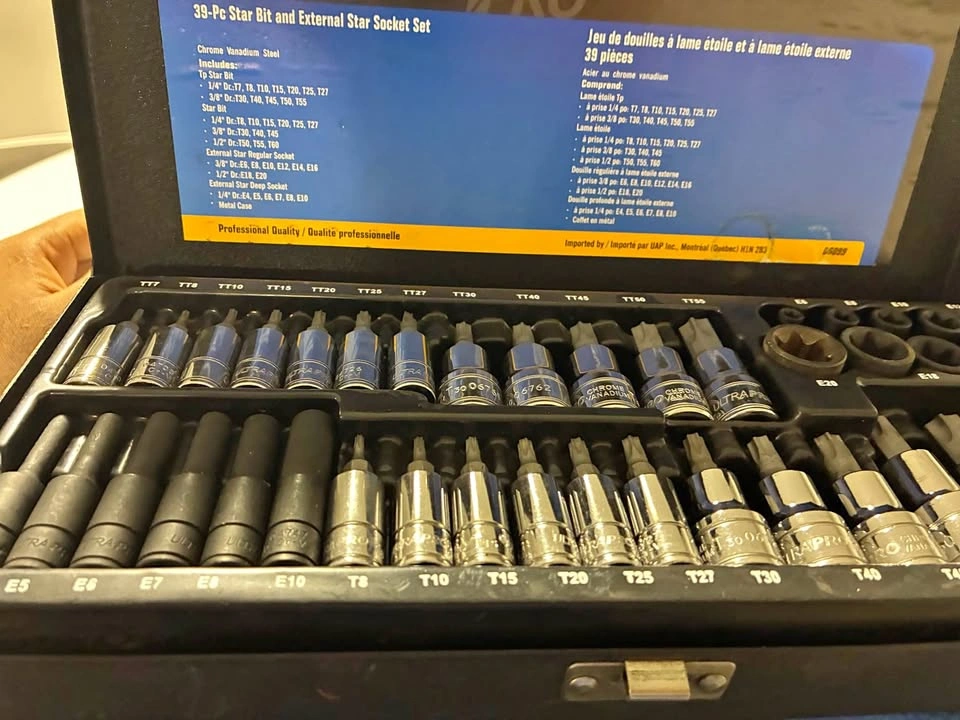Bit and external bit sockets