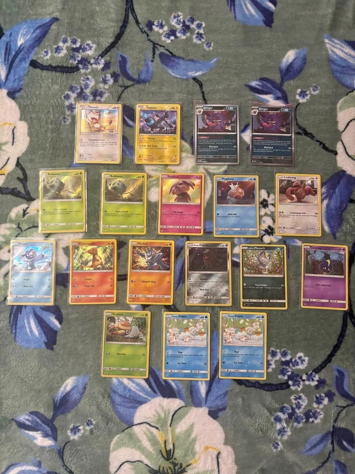 Pokémon TCG Card Collection - 30+ Holo cards