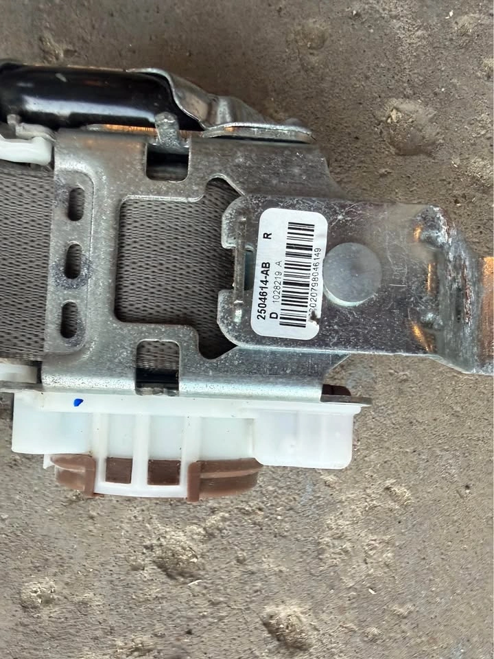 Mopar 2504614-AB Seat Belt Retractor and Pretensioner