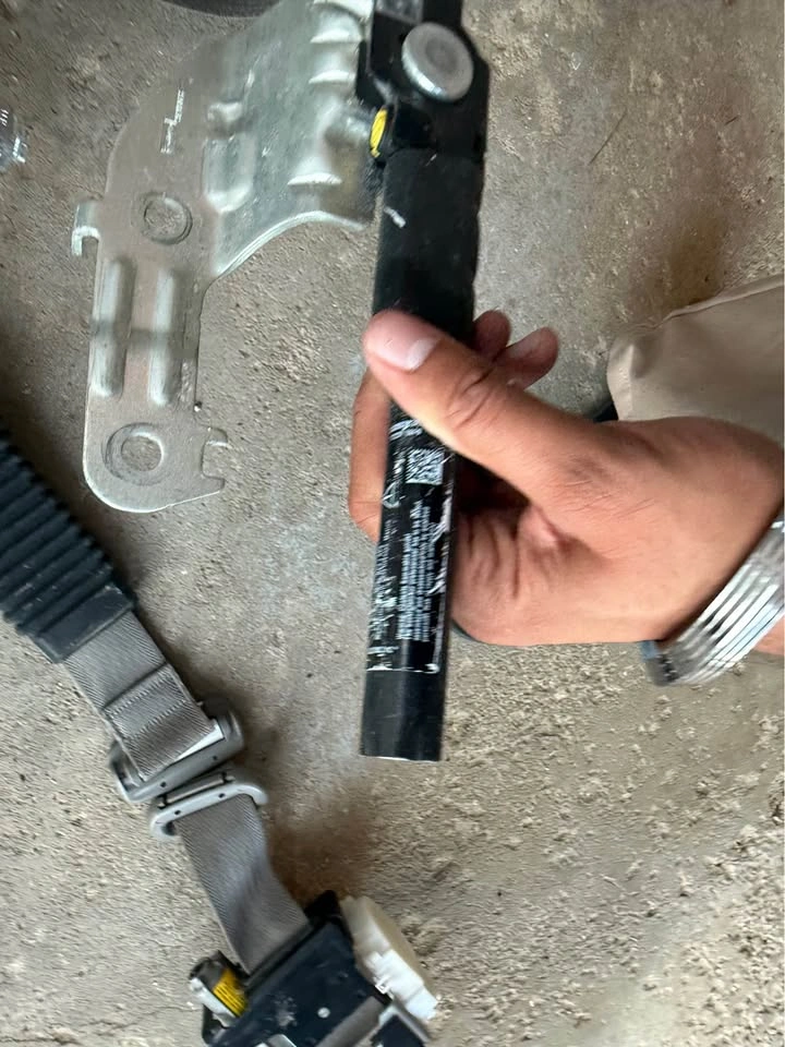 Mopar 2504614-AB Seat Belt Retractor and Pretensioner - photo 2