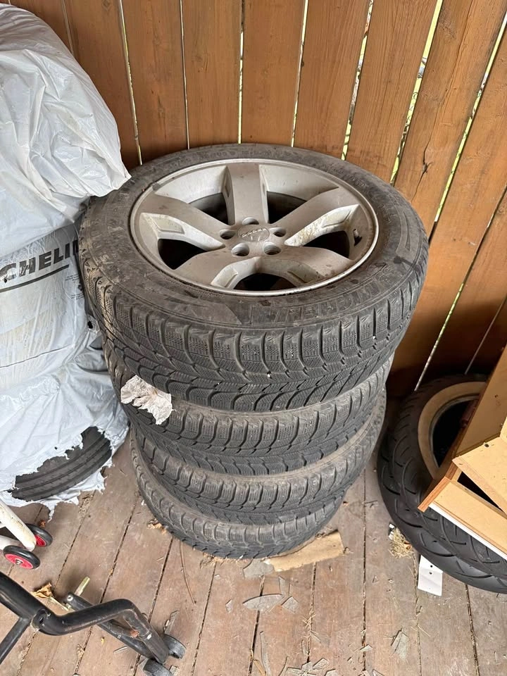 Dodge 18-inch Wheels with 235/55 R18 Michelin Tires