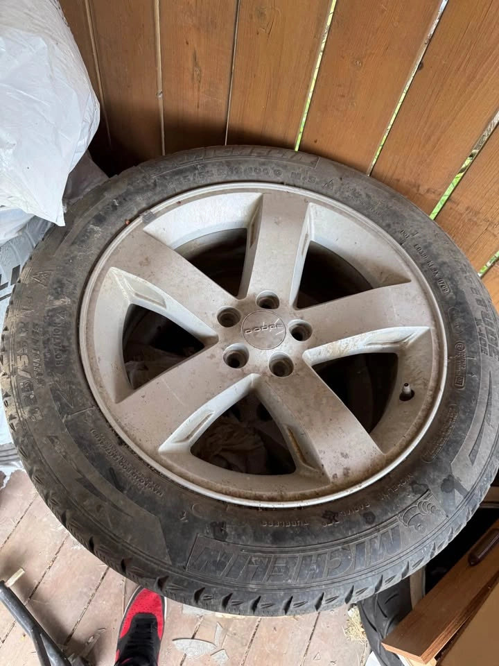 Dodge 18-inch Wheels with 235/55 R18 Michelin Tires - photo 4