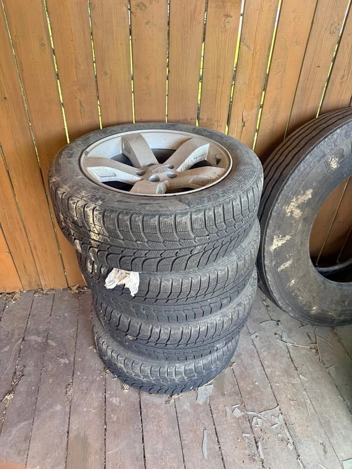 4 Michelin 235/55 R18 M+S Tires with Rims for Dodge
