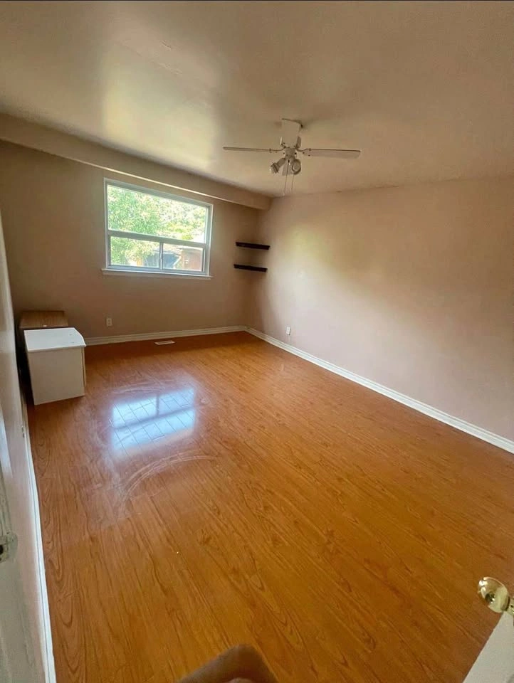 3 Beds 1 Bath - House
