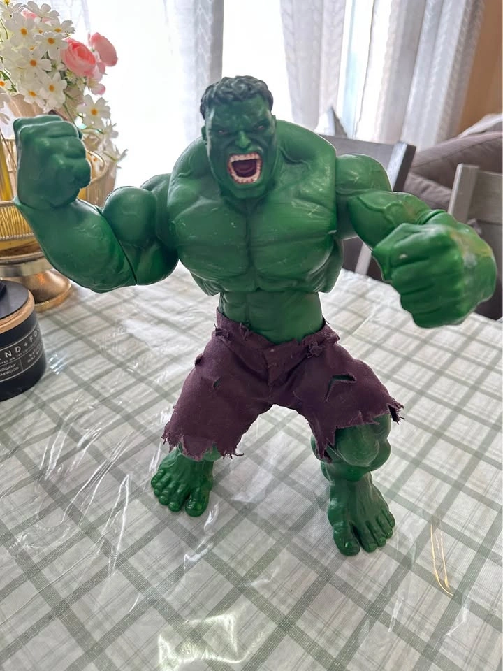 Marvel Legends Icons Hulk 12-Inch Action Figure - photo 4