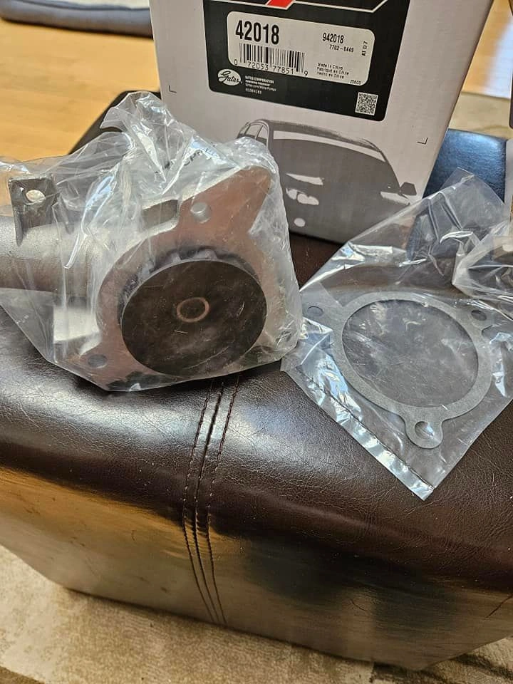 BMW E30 325I Water pump - photo 2
