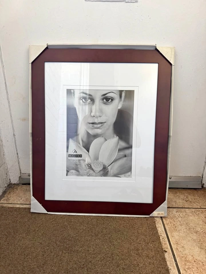 Malden Picture Frame – New in Packaging