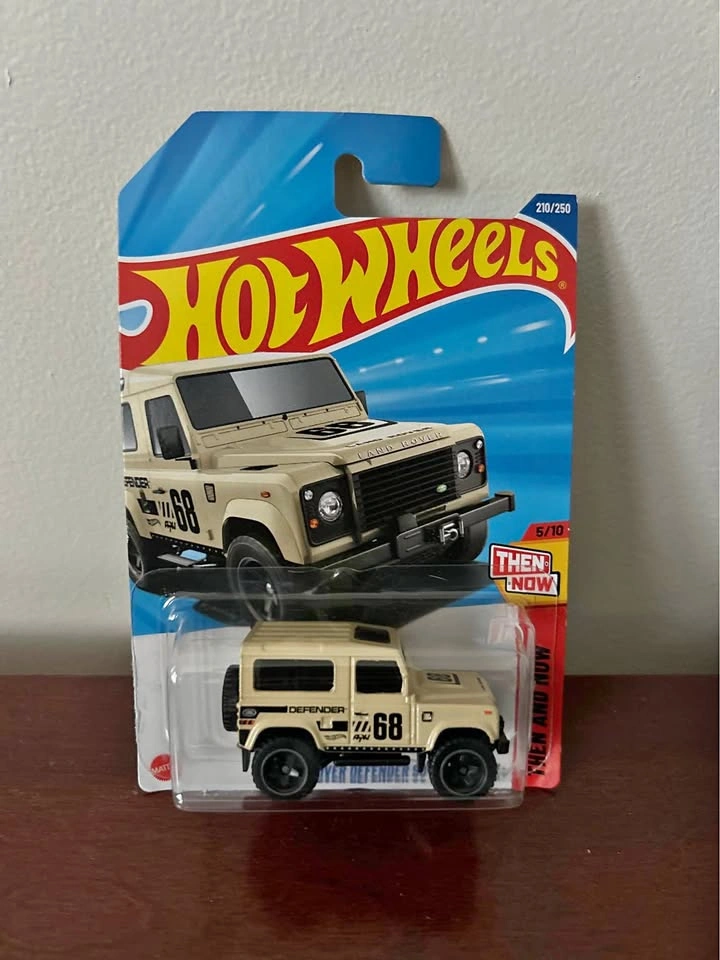 Hot Wheels Land Rover Defender 90 - Then and Now 5/10 - 210/250