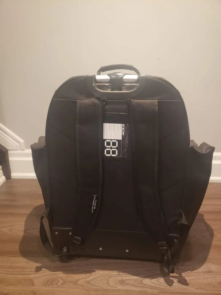 CCM Hockey Backpack Bag image indicator(2)