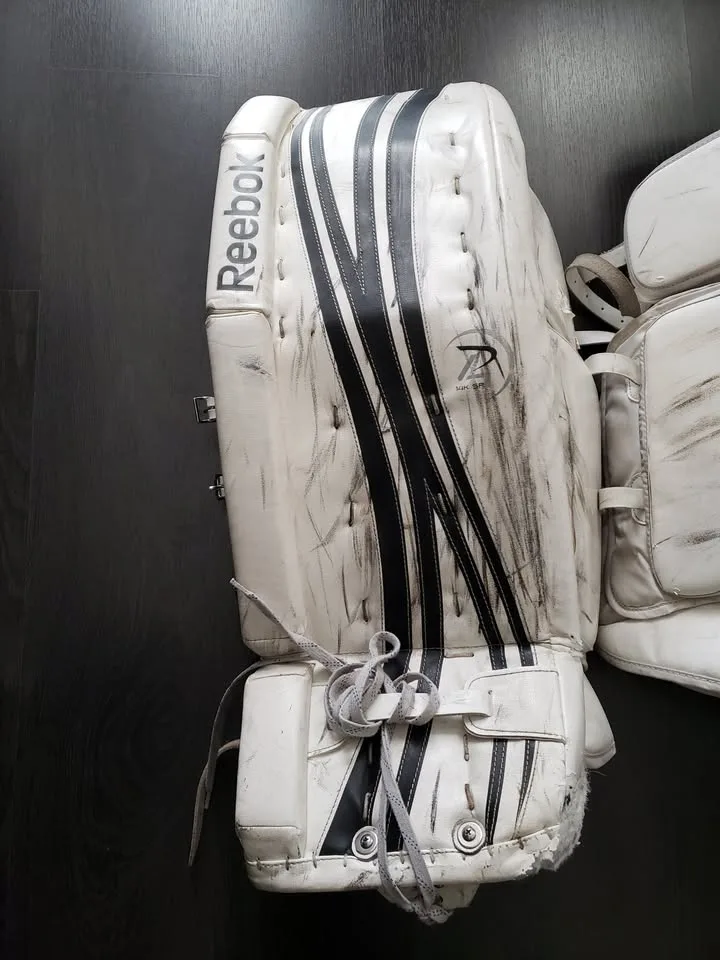 Reebok P14 32 + 1 Goalie Pads image indicator(3)