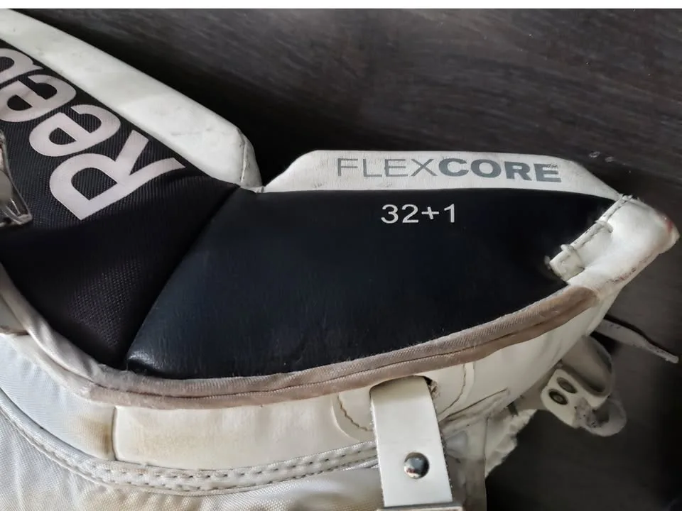 Reebok P14 32 + 1 Goalie Pads image indicator(5)