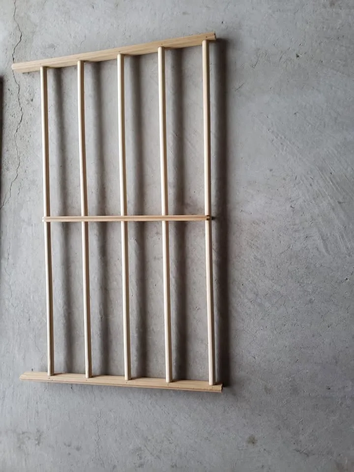 Extendable Pressure Mounted Wooden Dog Gate image indicator(2)