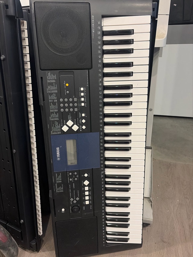 Yamaha PSR E333 Keyboard