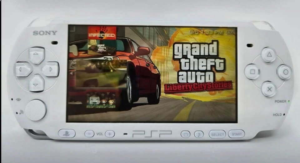 PSP 3000 (Pearl White) + 60 Games