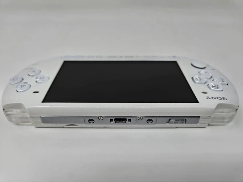 PSP 3000 (Pearl White) + 60 Games - photo 4