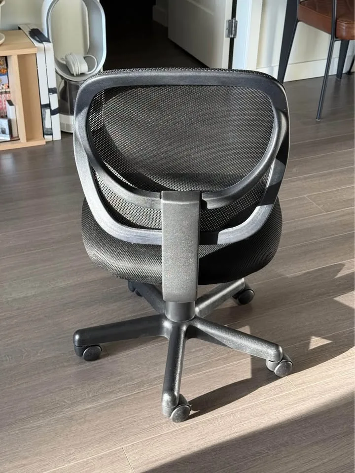 Low-Back Office Chair with Swivel Casters - Black image indicator(2)